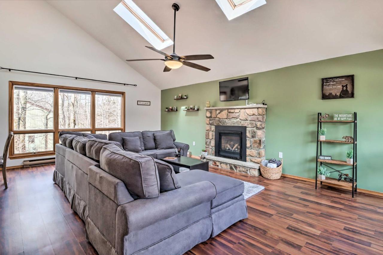 Tobyhanna Home With Game Room And Fire Pit Ngoại thất bức ảnh