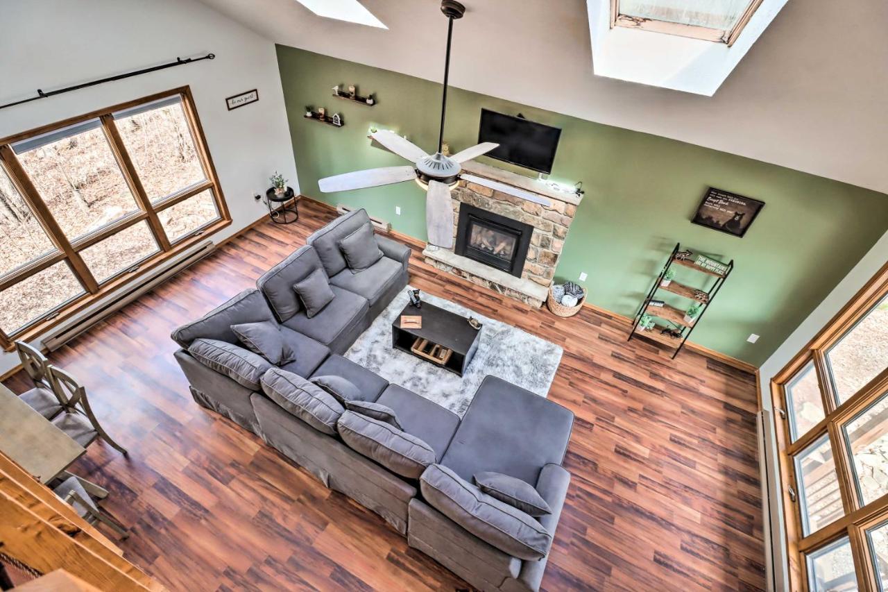 Tobyhanna Home With Game Room And Fire Pit Ngoại thất bức ảnh